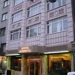 Monopol Hotel Istanboel