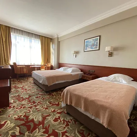 Monopol Hotel 3*