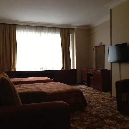 莫纳波尔酒店 3*