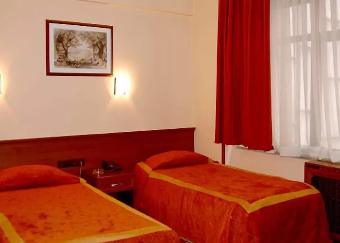 Monopol Hotel 3*
